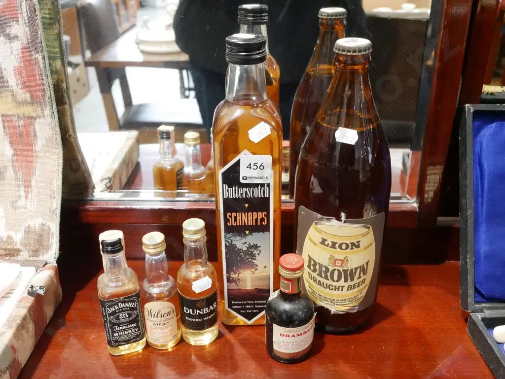 Lion Brown beer, schnapps, 4x spirit miniatures Image 1++