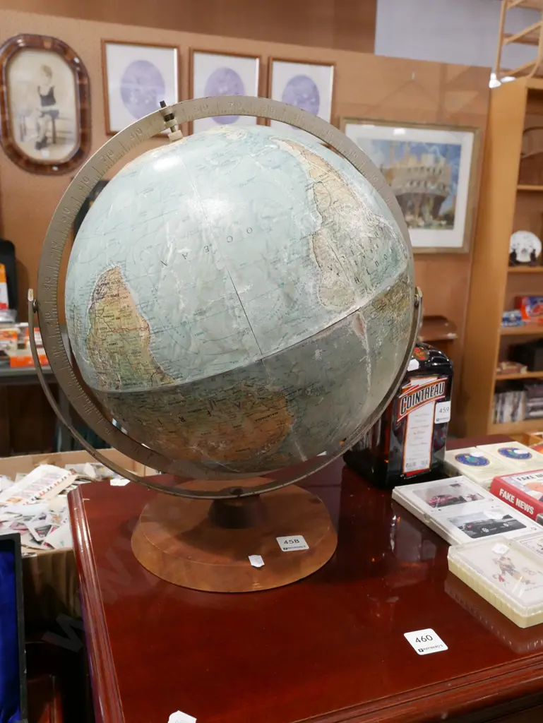 world globe H450 Image 1++