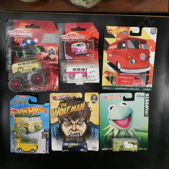 6x carded Hotwheels toy vehicles