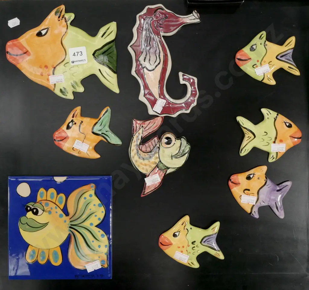 9x ceramic hanging fish and seahorse, 1x tile Image 1++