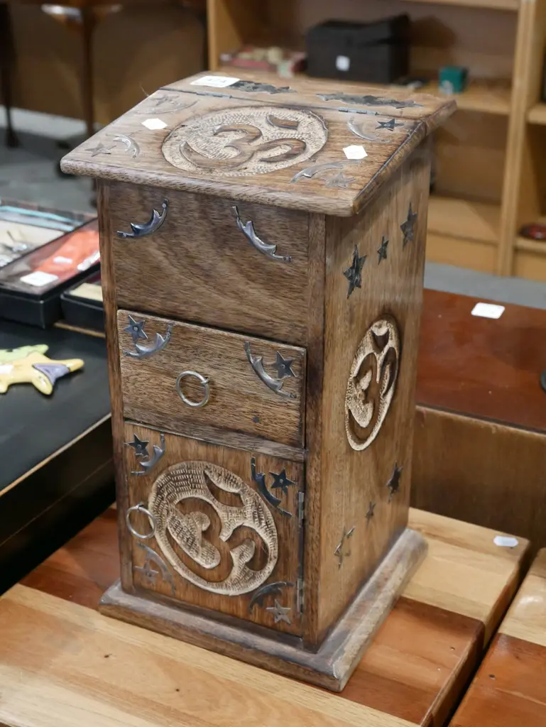 carved Indonesian hardwood cabinet H340 Image 1++
