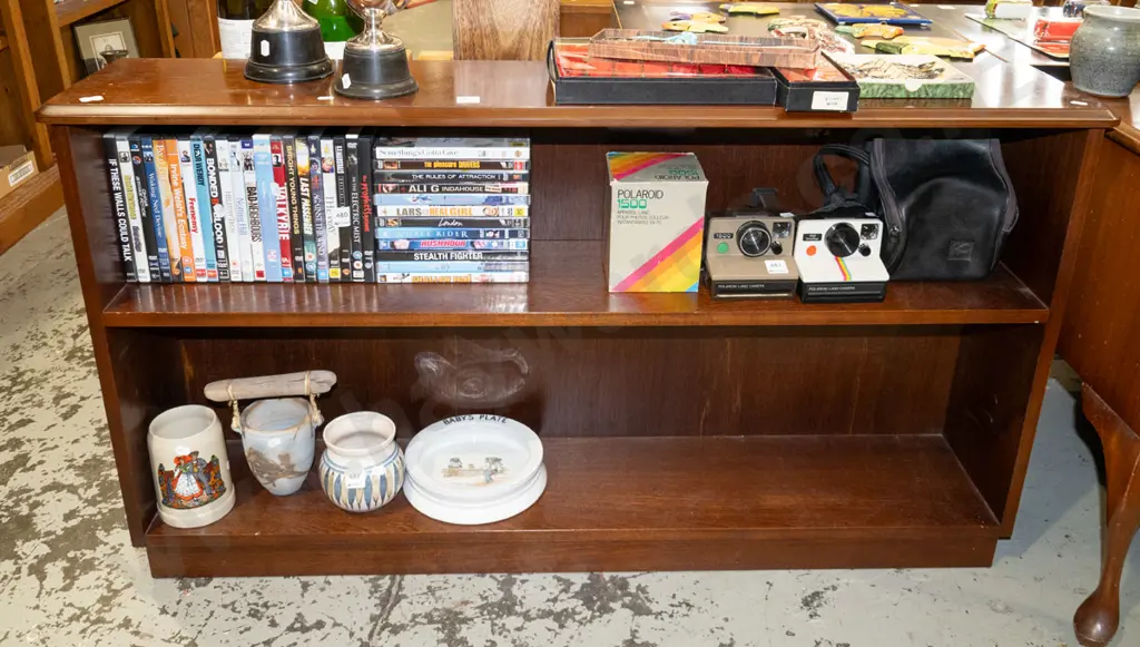 oak bookcase H670 W1220 D240 Image 1++