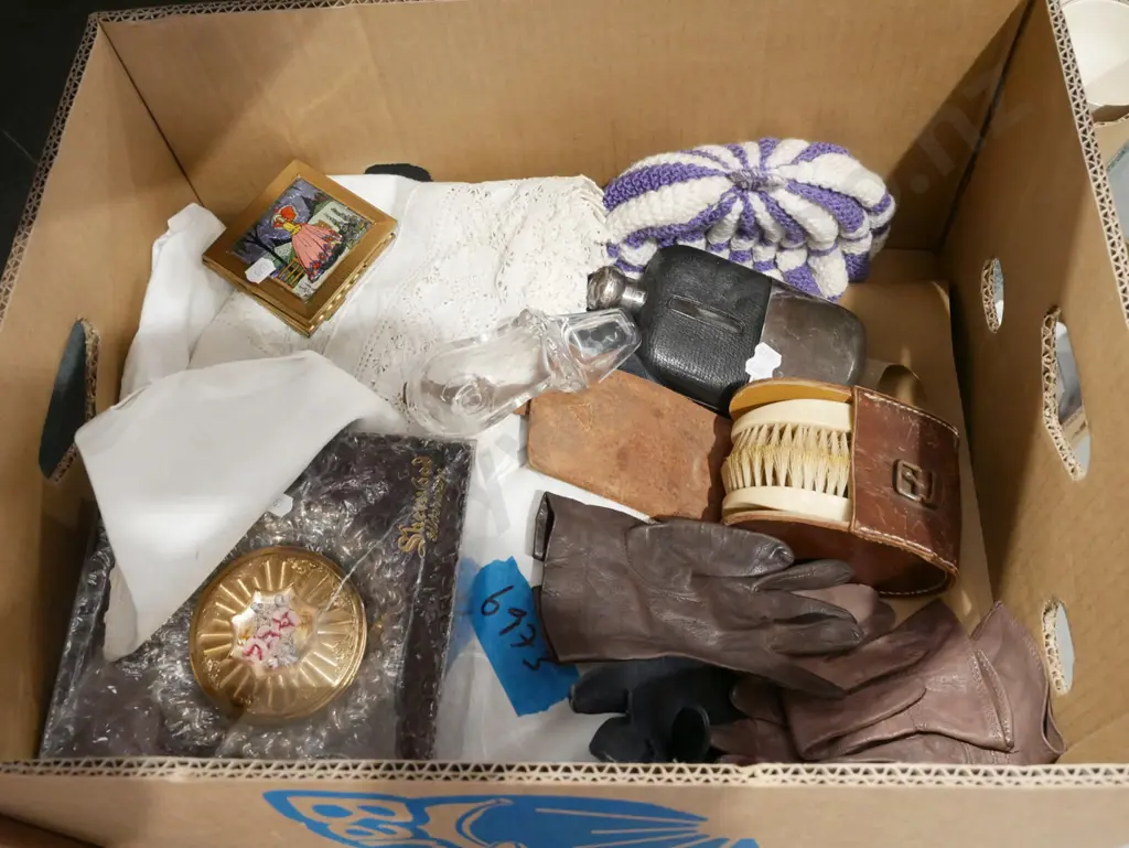 box; hip flask, gloves, linen etc Image 1++