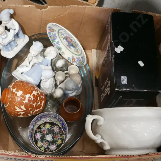 box; pyrex dishes, chamber pot etc