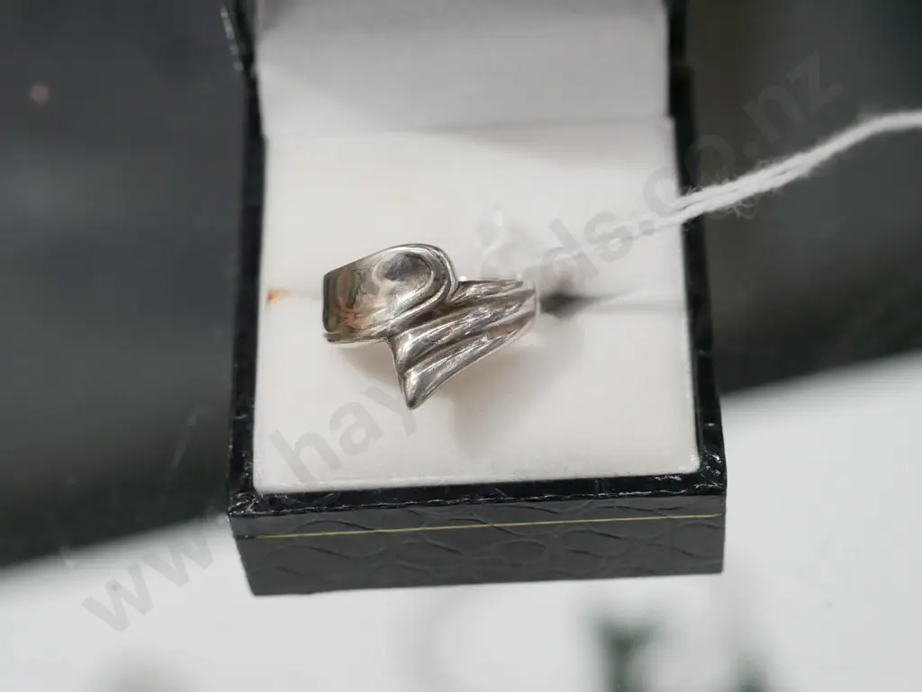 sterling silver abstract ring 3gms Image 1++