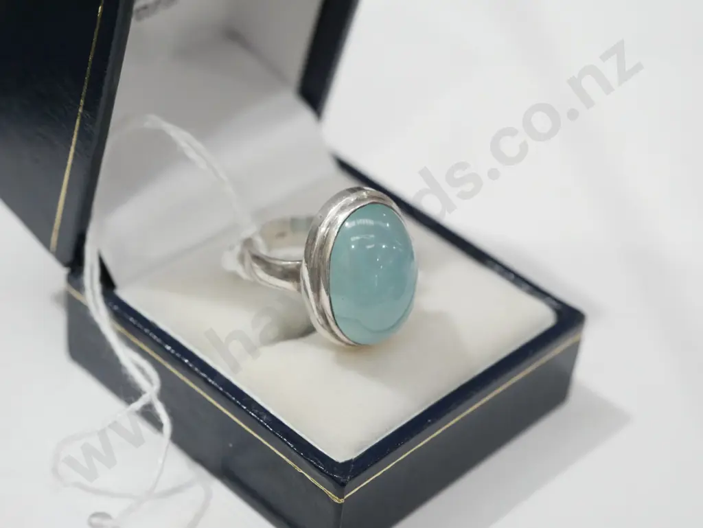 sterling silver chalcedomy ring 7gms Image 1++