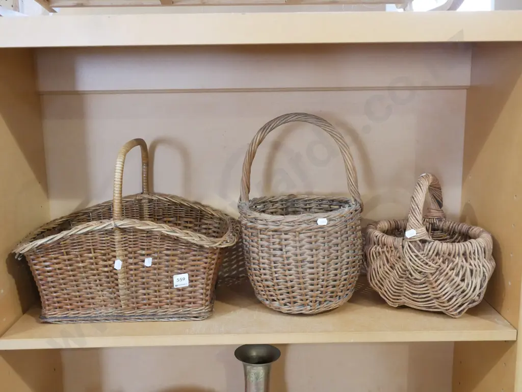 2x cane baskets Image 1++