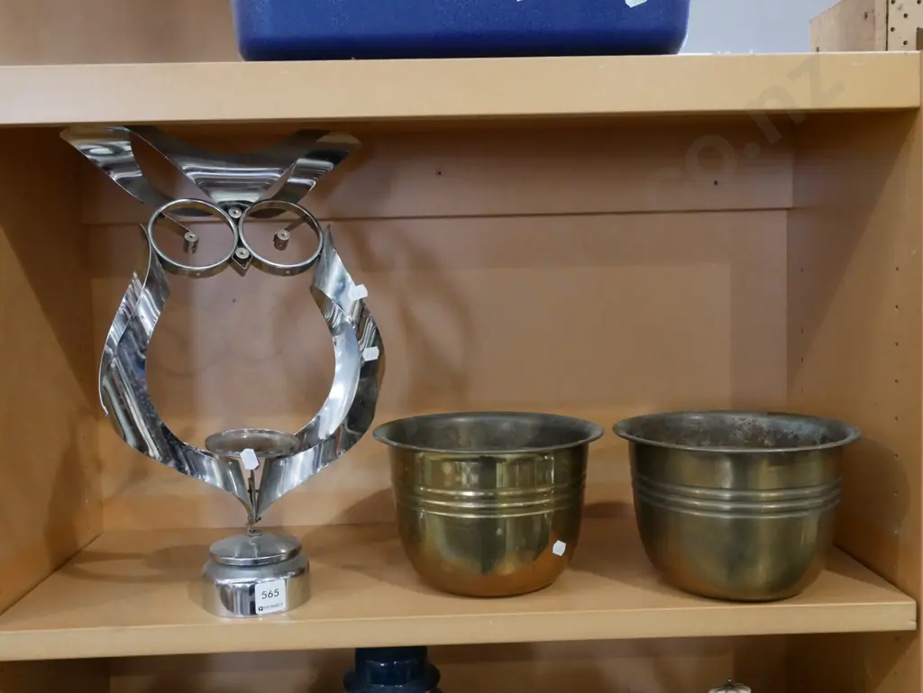 2x brass jardinieres & metal owl figurine H410 Image 1++