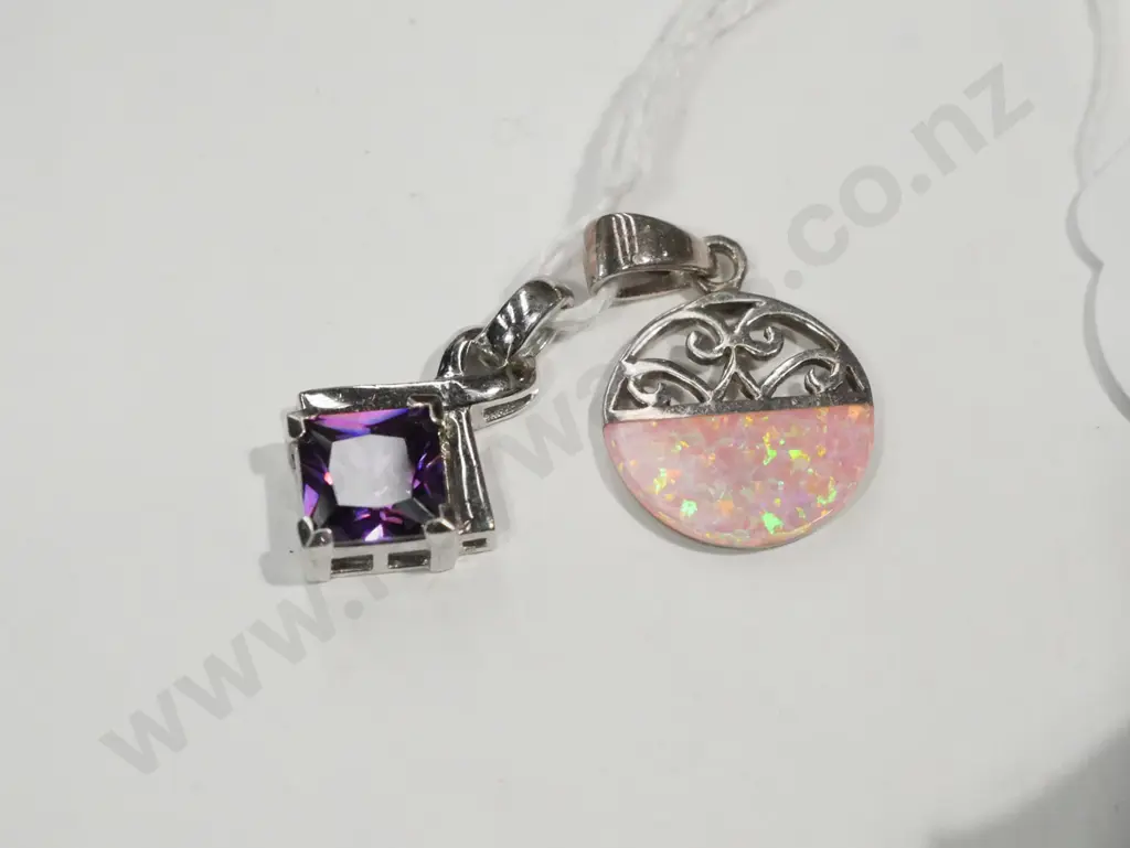 2x sterling silver pendants 7gms Image 1++