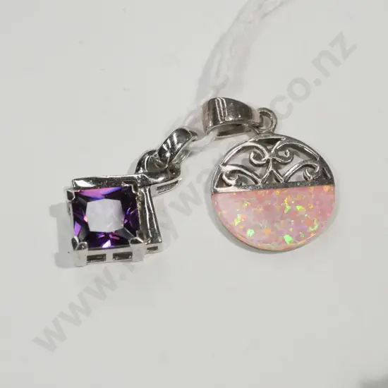 2x sterling silver pendants 7gms