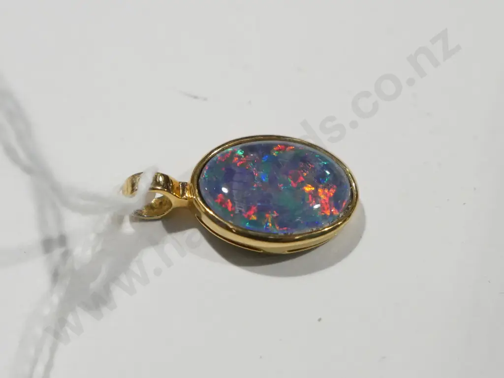 gold coloured metal opal pendant Image 1++