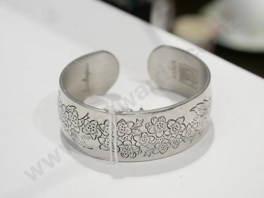 larkspur pewter bracelet 40gms Image 1++