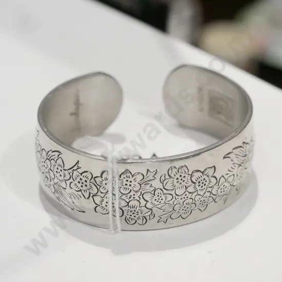 larkspur pewter bracelet 40gms