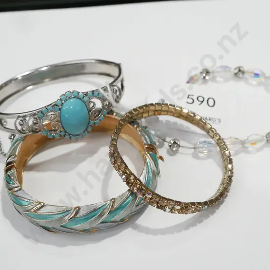 4x costume jewellery bracelets