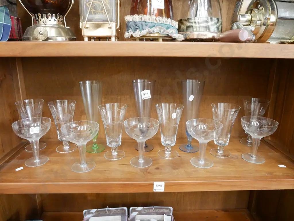 shelf; glass ware, parfait glasses etc Image 1++