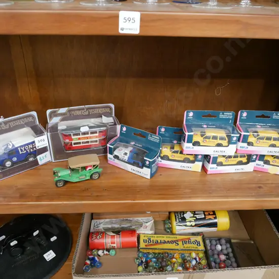 8x boxed model vehicles, 1x unboxed