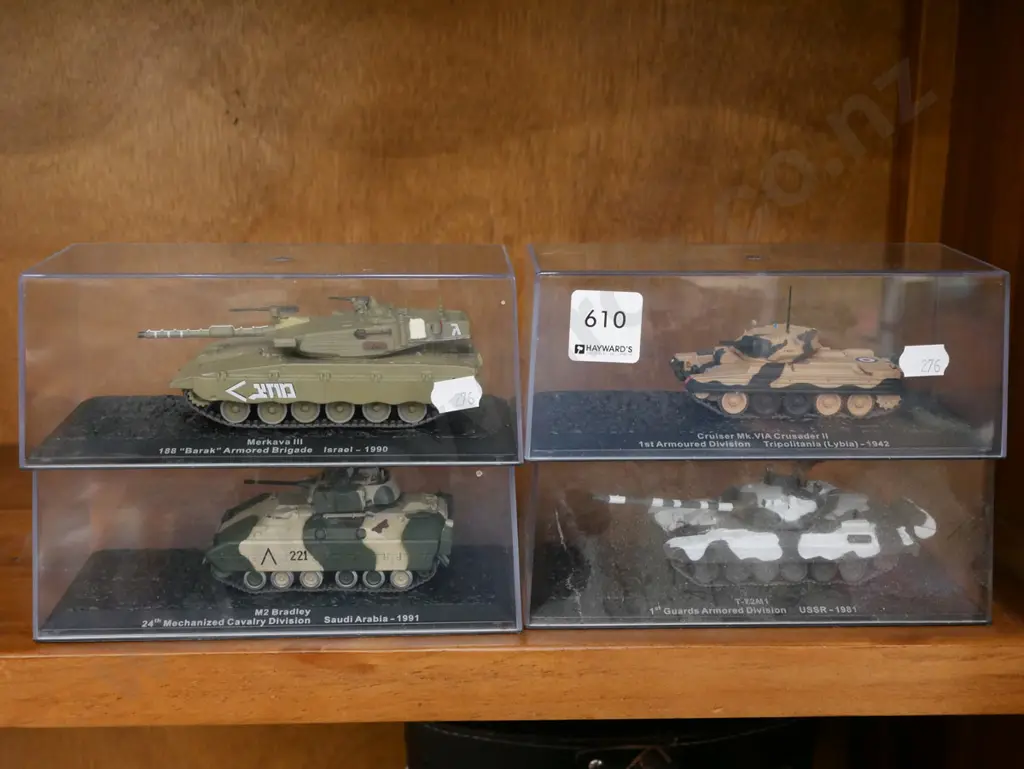 4x model tanks in plastic cases Image 1++