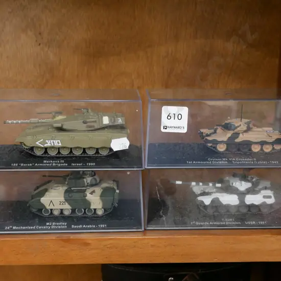 4x model tanks in plastic cases