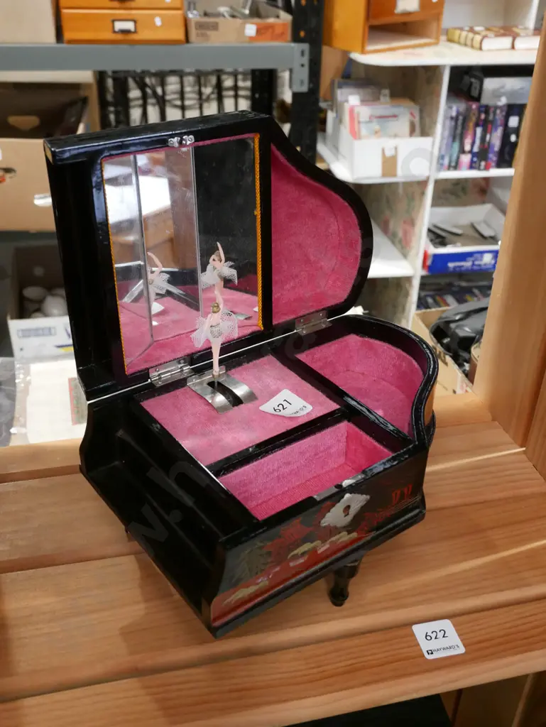 Japanese piano and ballerina jewellery box Image 1++
