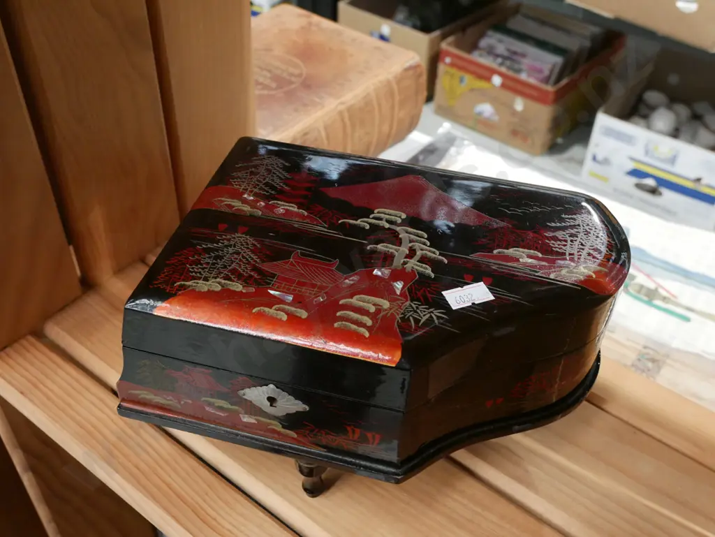 Japanese piano and ballerina jewellery box Image 1++