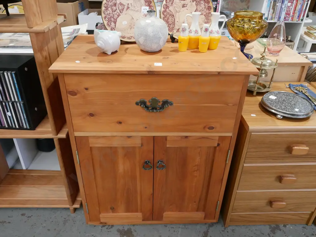 pine 2 door 1 drawer cupboard H850 W670 D400 Image 1++