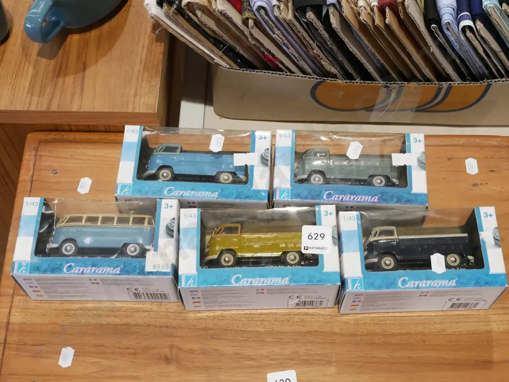 5x boxed diecast model VW Kombis Image 1++
