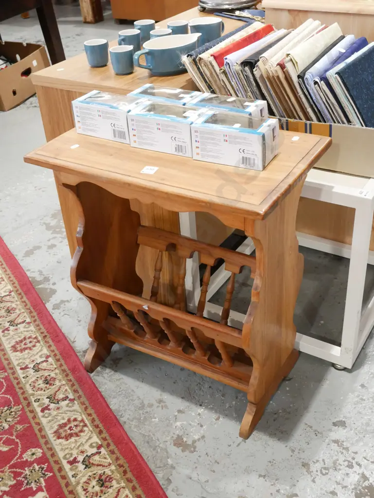 mahogany end table/magazine rack H580 W500 D300 Image 1++