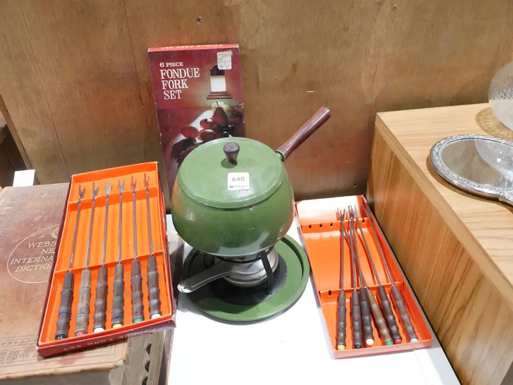 fondue set and forks Image 1++