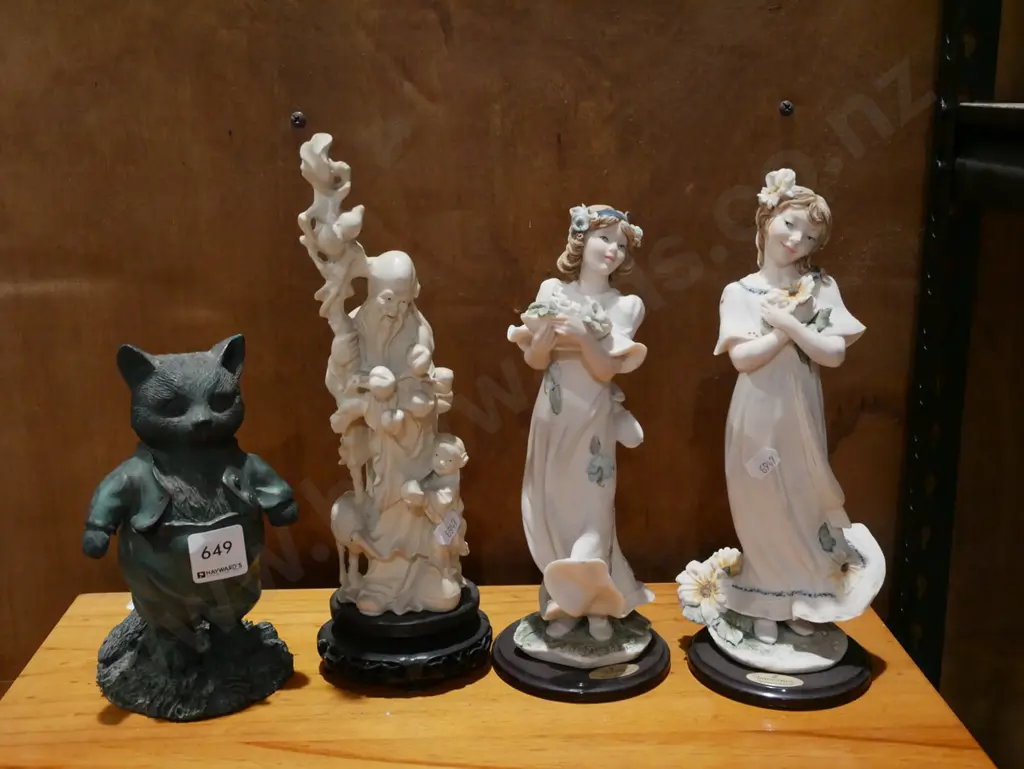 4x figurines Tallest H280 Image 1++