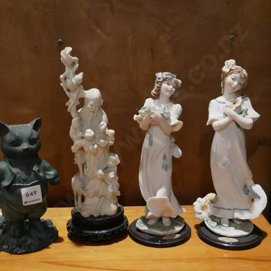 4x figurines Tallest H280