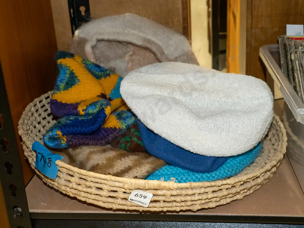 seagrass tray, berets Image 1++