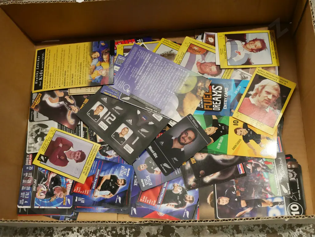 box; various collector cards Image 1++