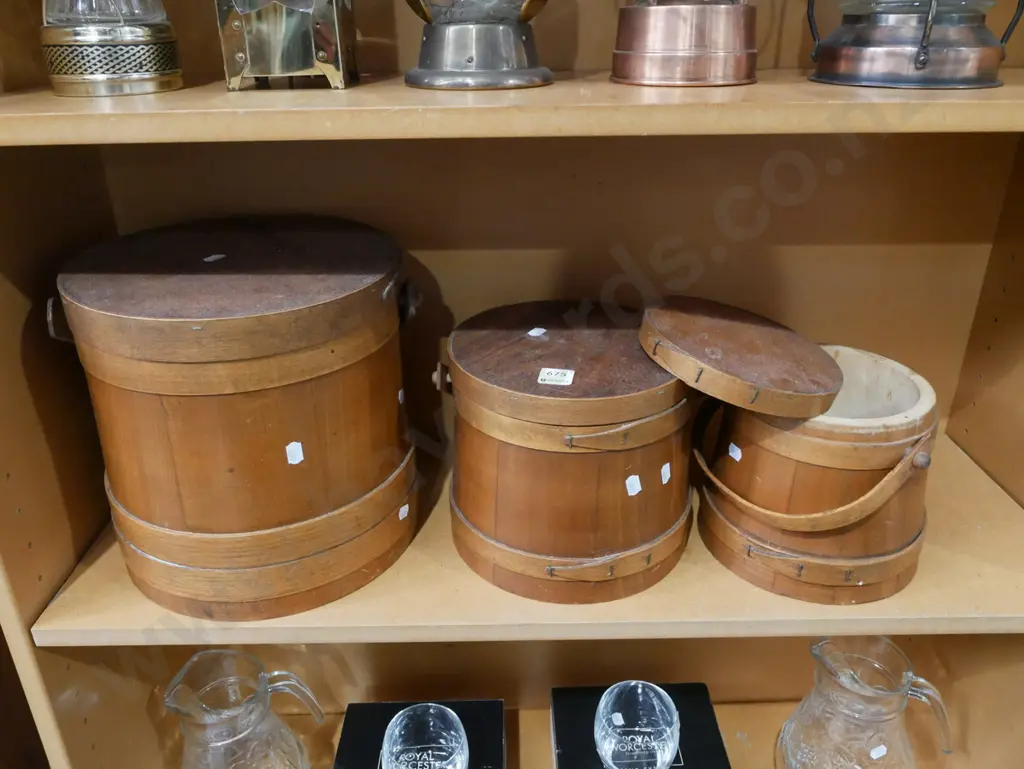 3x lidded wooden buckets H260 Image 1++