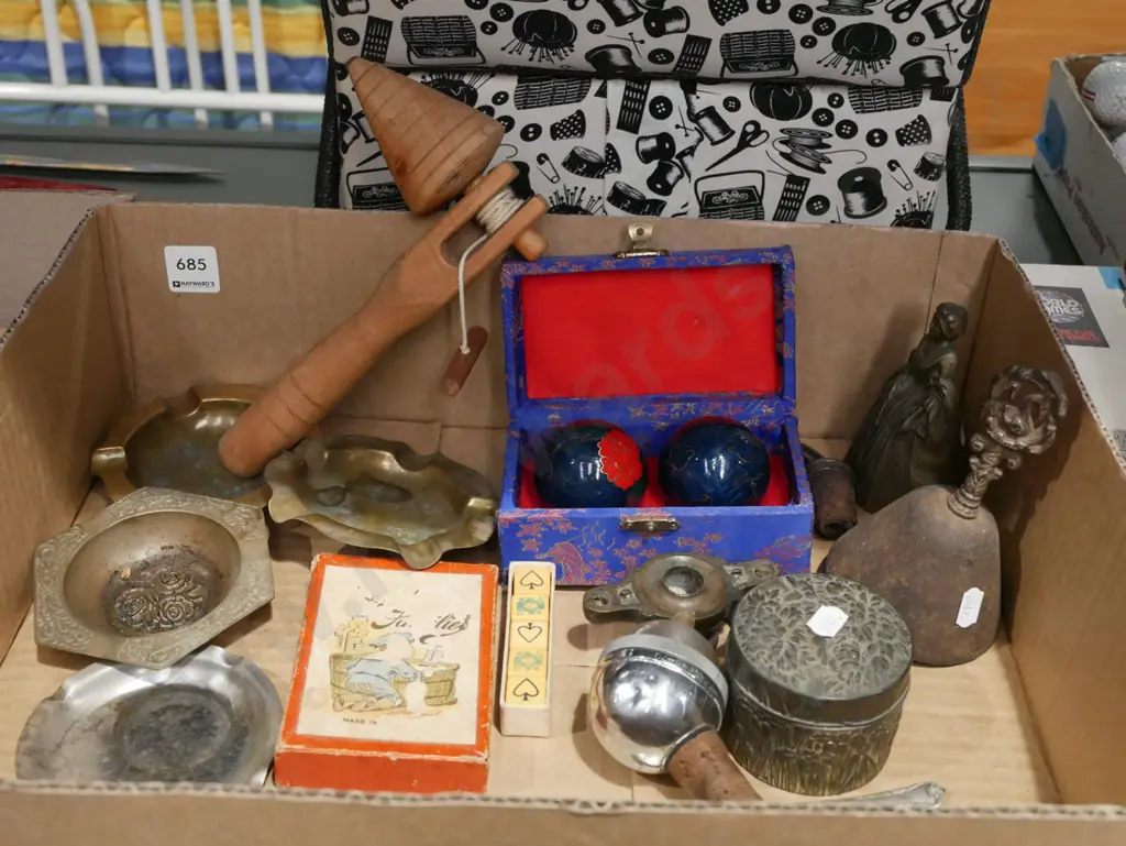 box; ashtray, worry balls, bells etc Image 1++