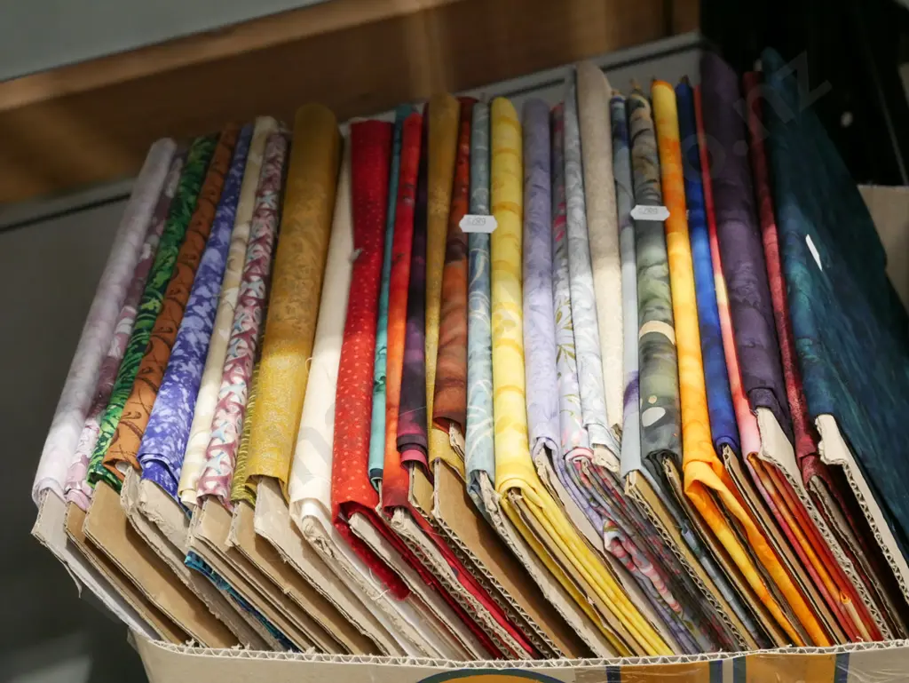 box of fabric pieces Image 1++