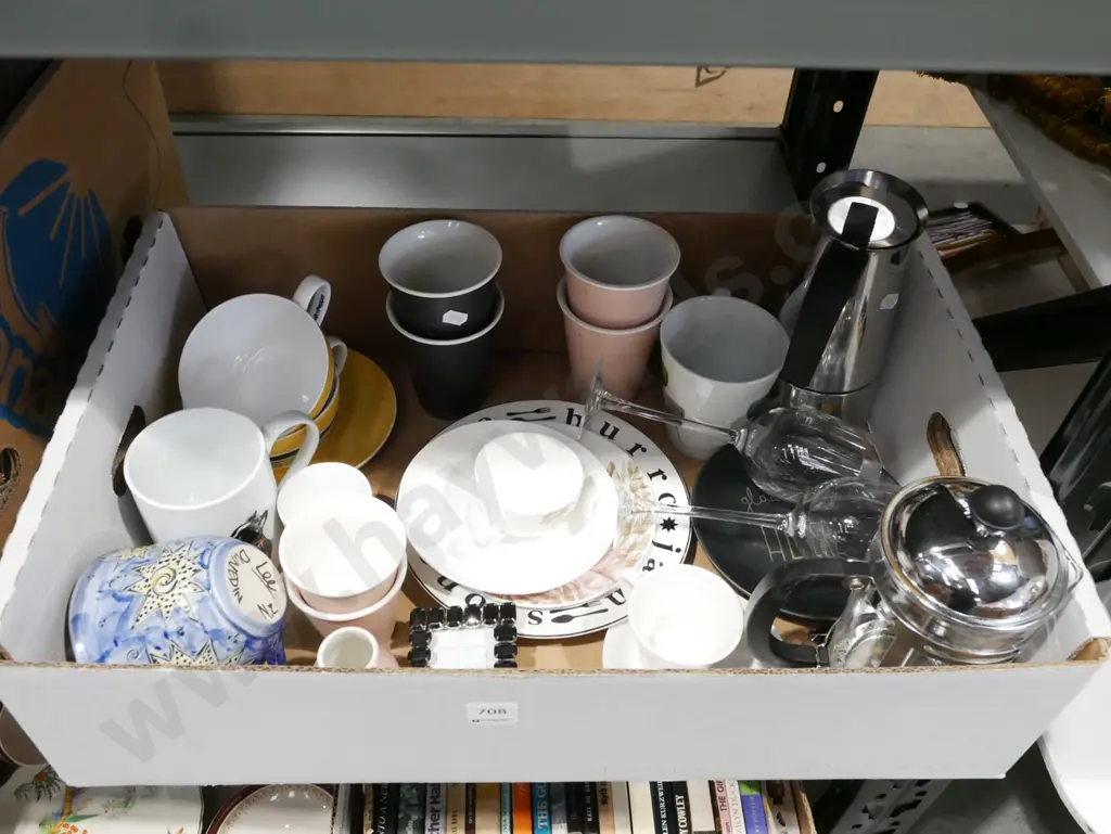 box; espresso maker, coffee plunger, cups etc Image 1++