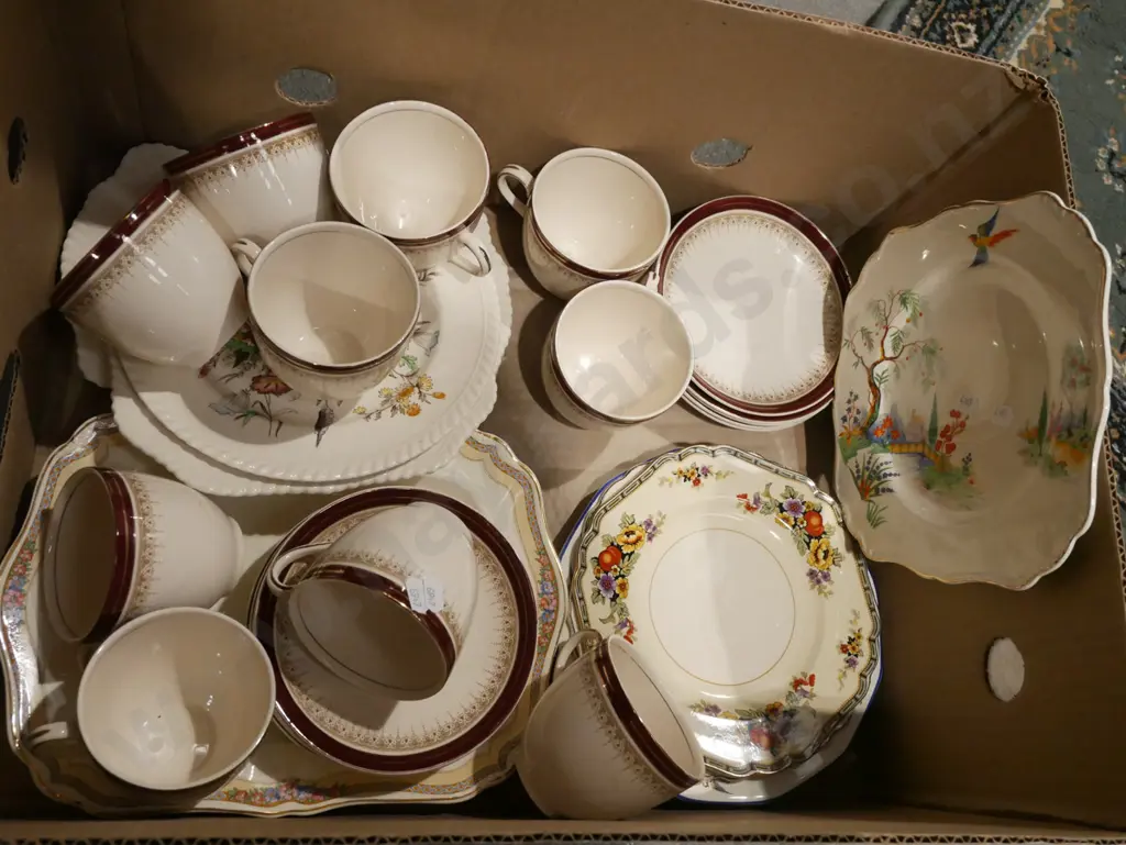 box; Meakin cups, saucers, plates Image 1++