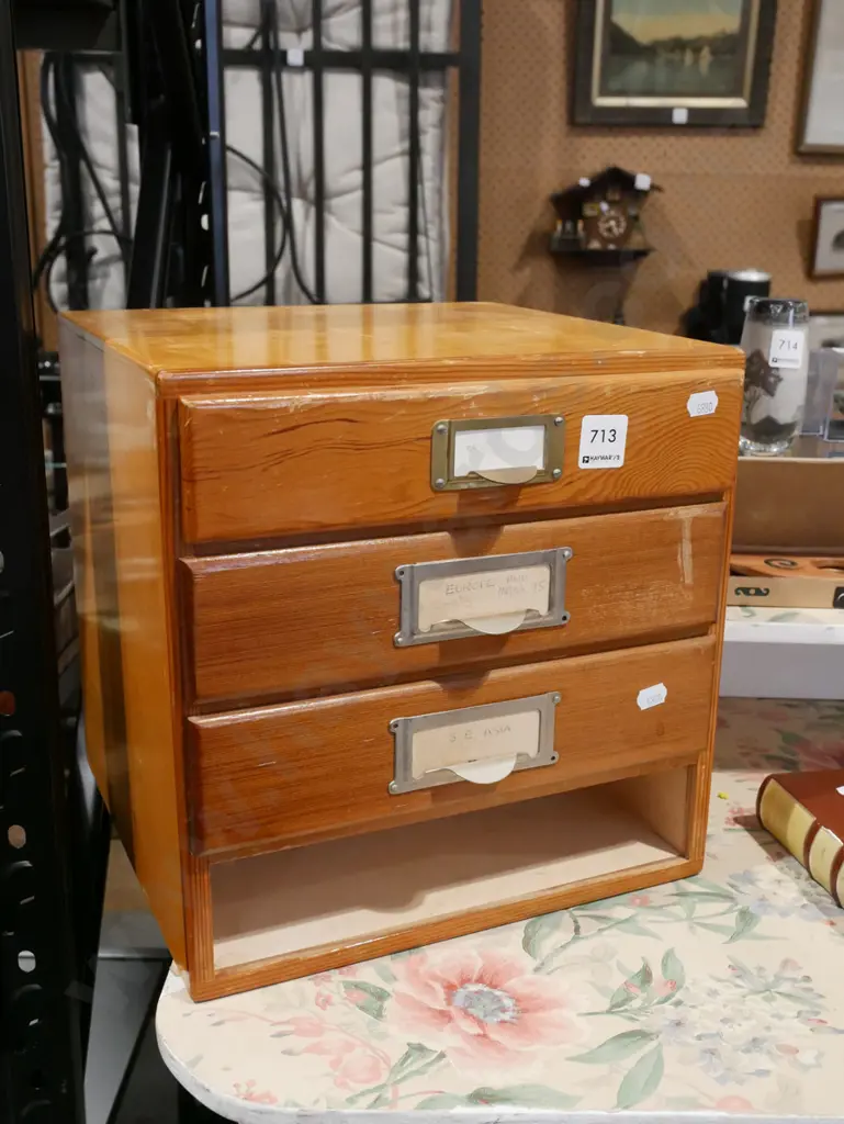 wooden 4 drawer specimen chest H310 W300 D290 - 1 drawer missing Image 1++