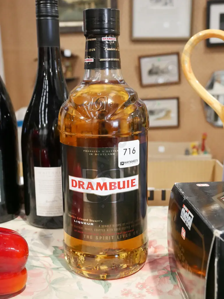 1L Drambuie Liqueur Image 1++