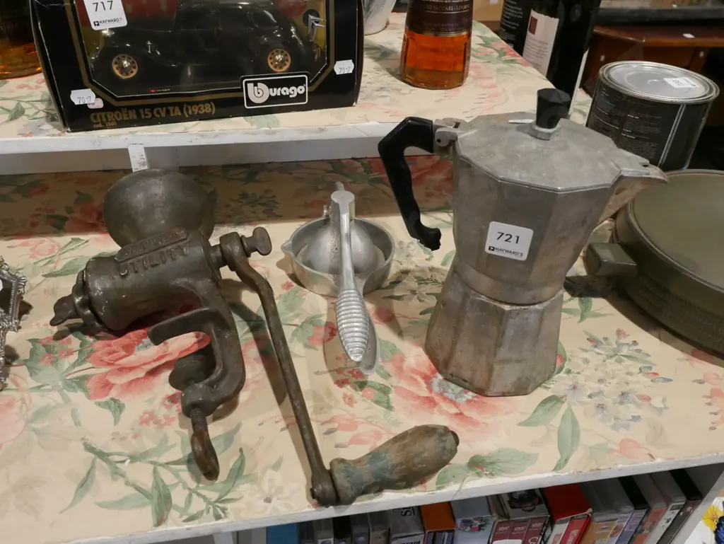 stove top espresso maker, lemon squeezer etc Image 1++