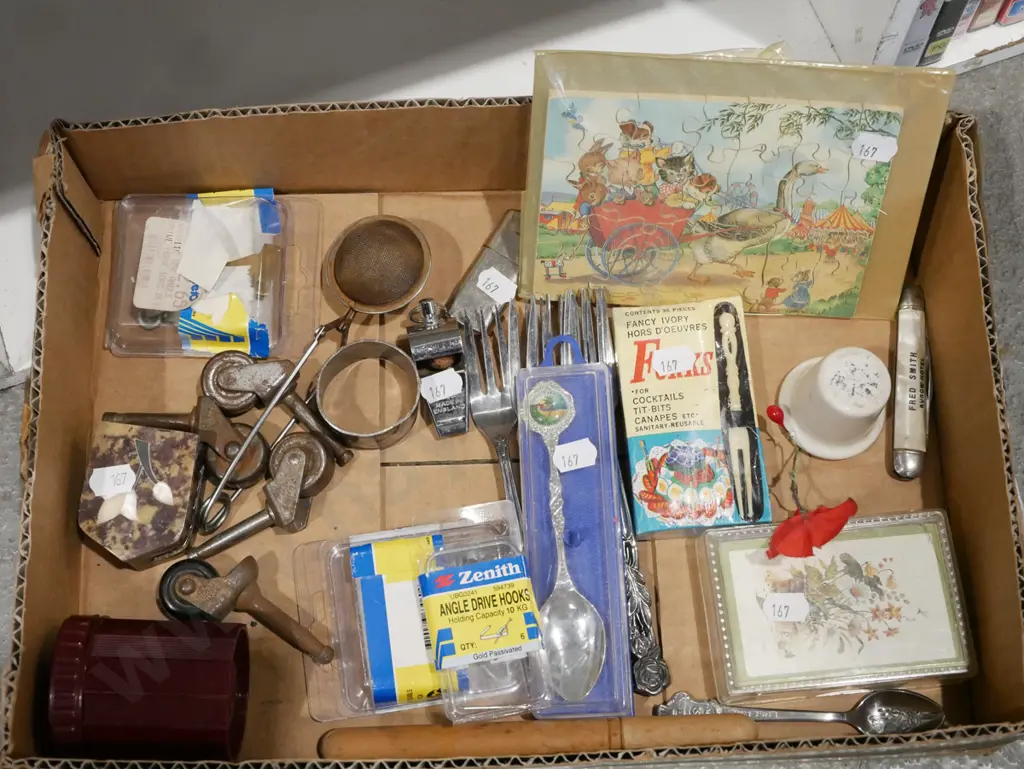 box; teaspoons, cards, small puzzles etc Image 1++