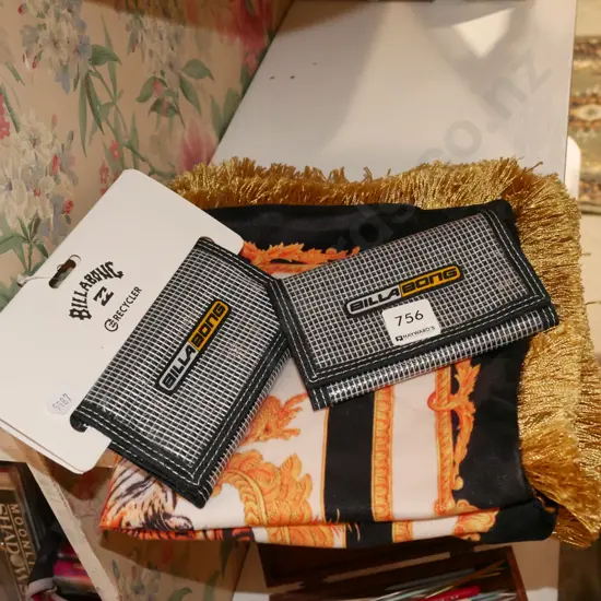 small cushion cover, 2x Billabong wallets