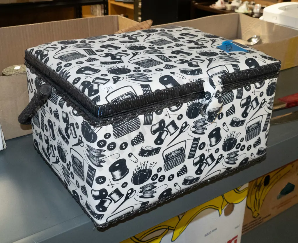 sewing box Image 1++