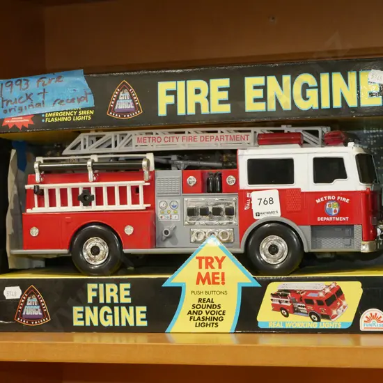 boxed toy fire truck L400