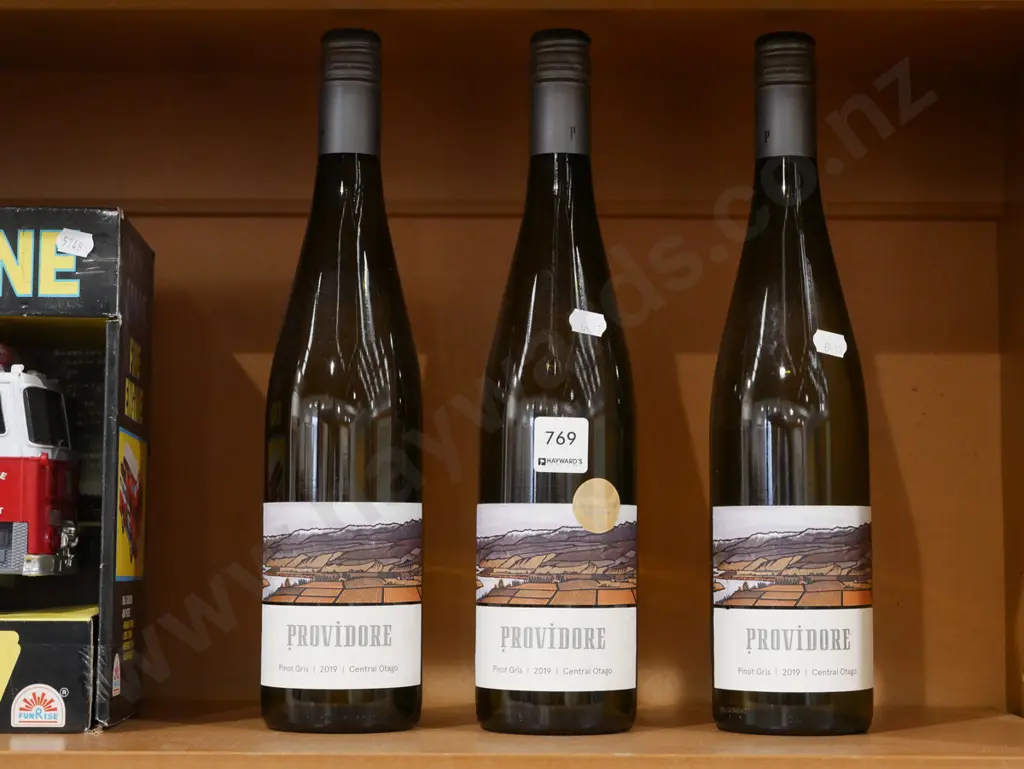 3x Providore pinot gris 2019 Image 1++