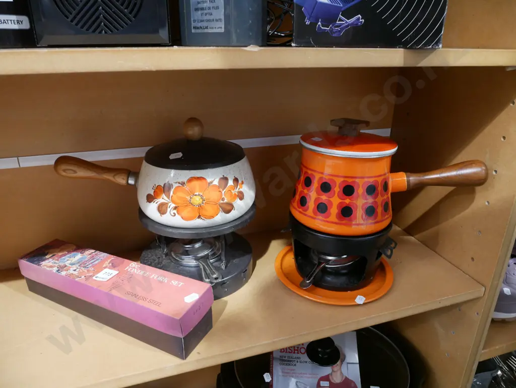2x fondue sets and forks Image 1++