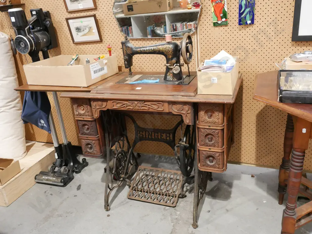 singer treadle sewing machine Image 1++