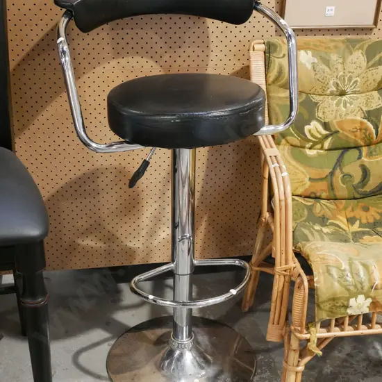chrome and vinyl bar stool - damage