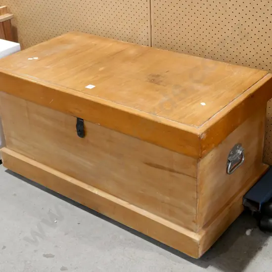solid wooden blanket box H480 W950 D480