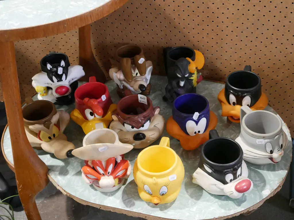 Looney Tunes coffee cups Image 1++